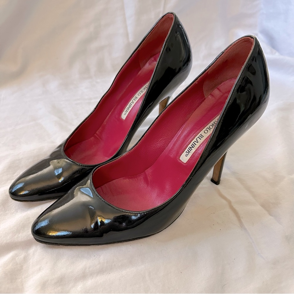 Manolo Blahnik Black Patent Leather Almond Round Toe Pumps Size 39